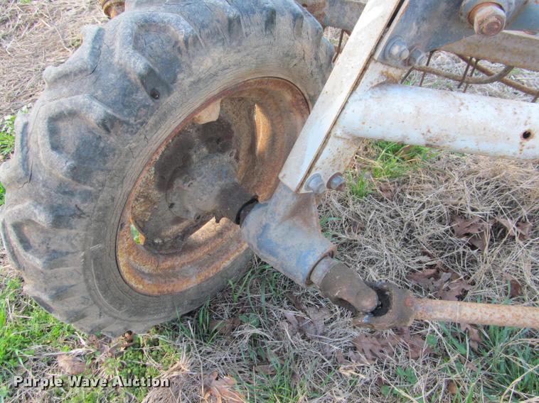 image for item DT9640 New Idea 4150 hay rake