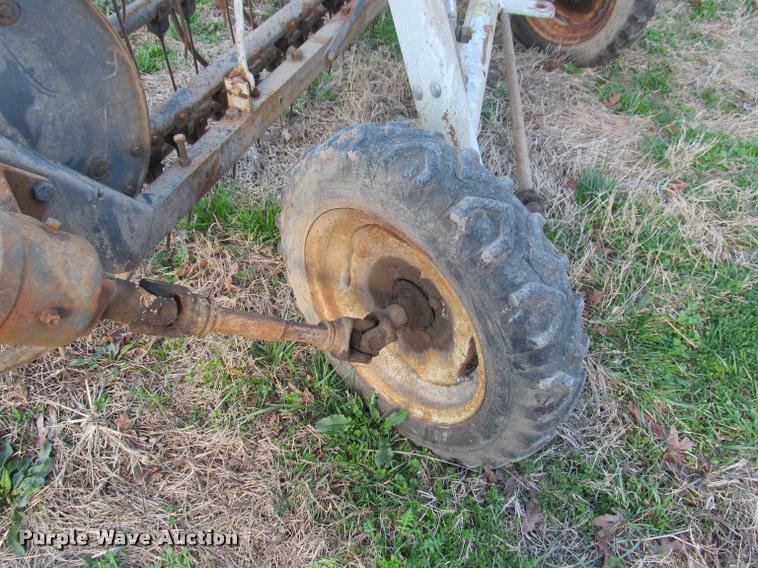 image for item DT9640 New Idea 4150 hay rake