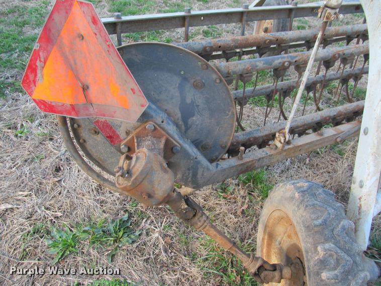 image for item DT9640 New Idea 4150 hay rake