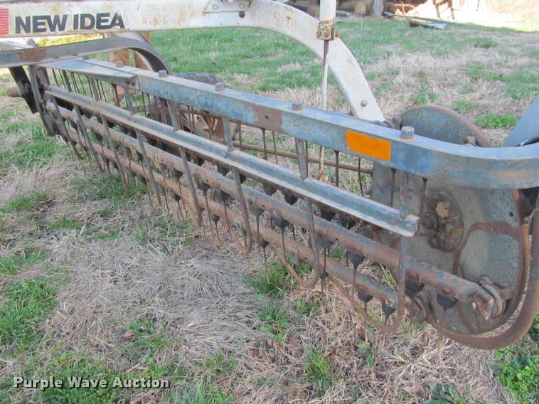 image for item DT9640 New Idea 4150 hay rake