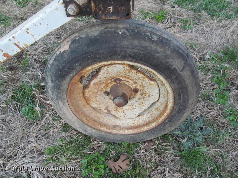 New Idea 4150 hay rake in West Plains, MO | Item DT9640 sold | Purple Wave