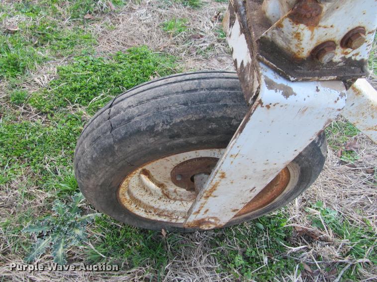 image for item DT9640 New Idea 4150 hay rake