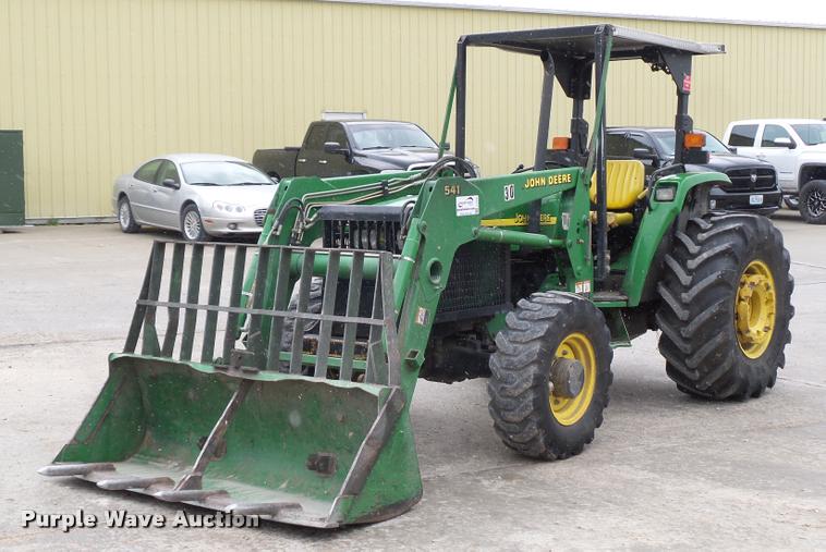 image for item J1558 2004 John Deere 5520 tractor