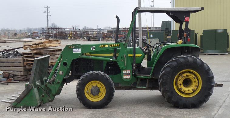image for item J1558 2004 John Deere 5520 tractor