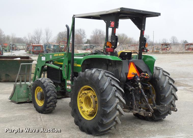 image for item J1558 2004 John Deere 5520 tractor