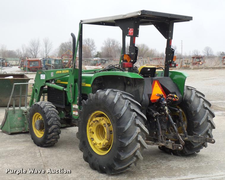 image for item J1558 2004 John Deere 5520 tractor