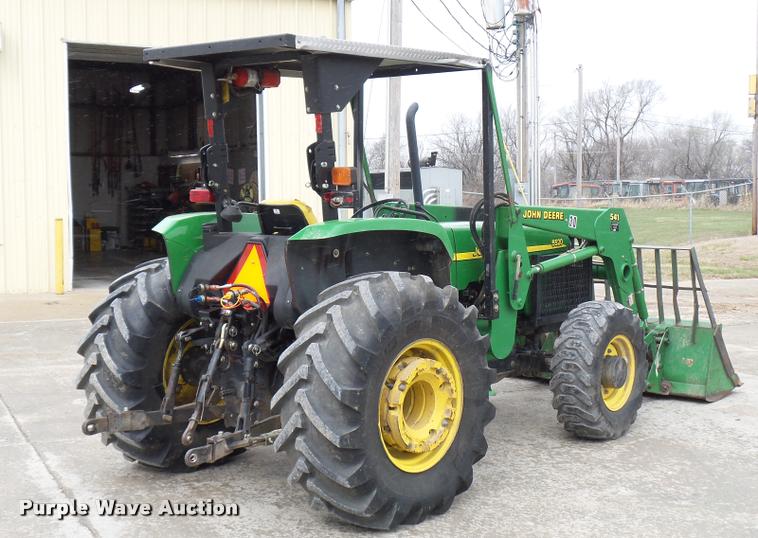 image for item J1558 2004 John Deere 5520 tractor