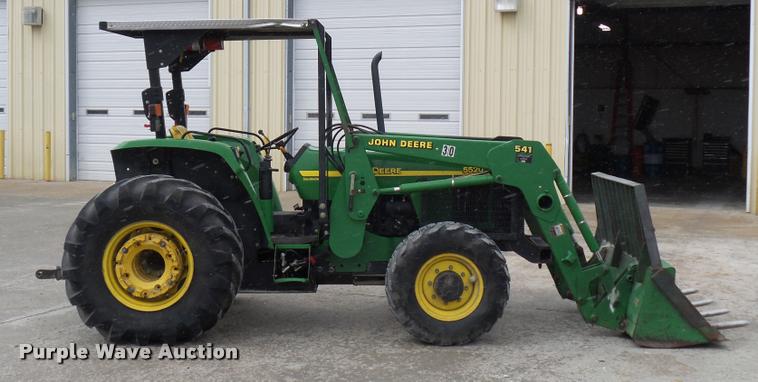 image for item J1558 2004 John Deere 5520 tractor