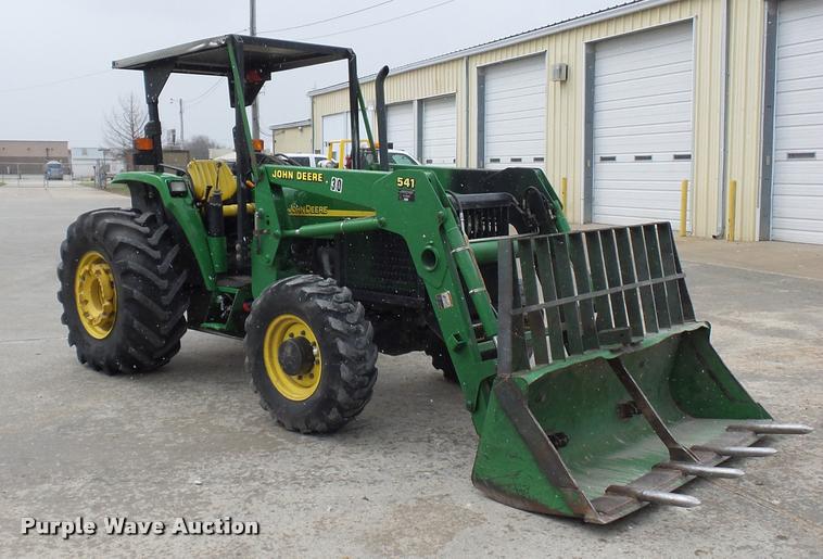 image for item J1558 2004 John Deere 5520 tractor