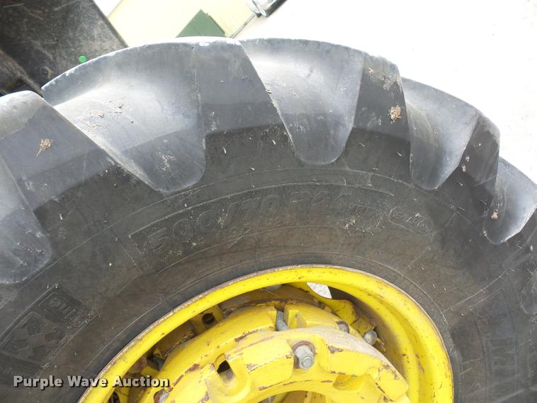 image for item J1558 2004 John Deere 5520 tractor