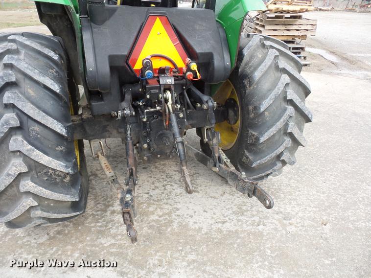 image for item J1558 2004 John Deere 5520 tractor
