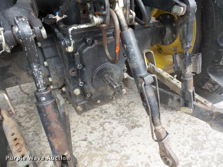 image for item J1558 2004 John Deere 5520 tractor