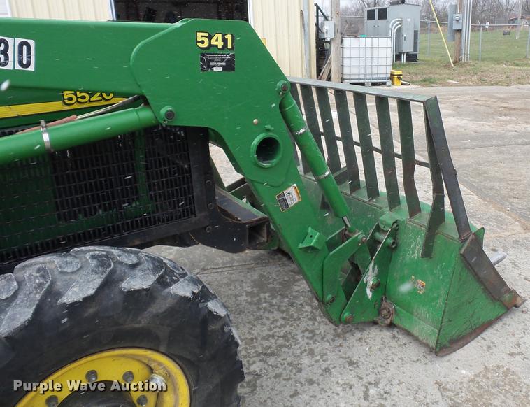 image for item J1558 2004 John Deere 5520 tractor