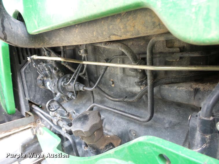 image for item J1558 2004 John Deere 5520 tractor