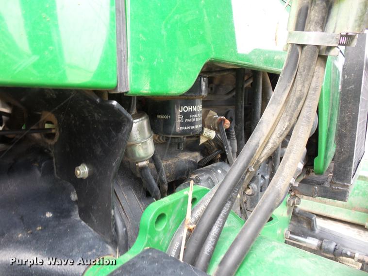 image for item J1558 2004 John Deere 5520 tractor