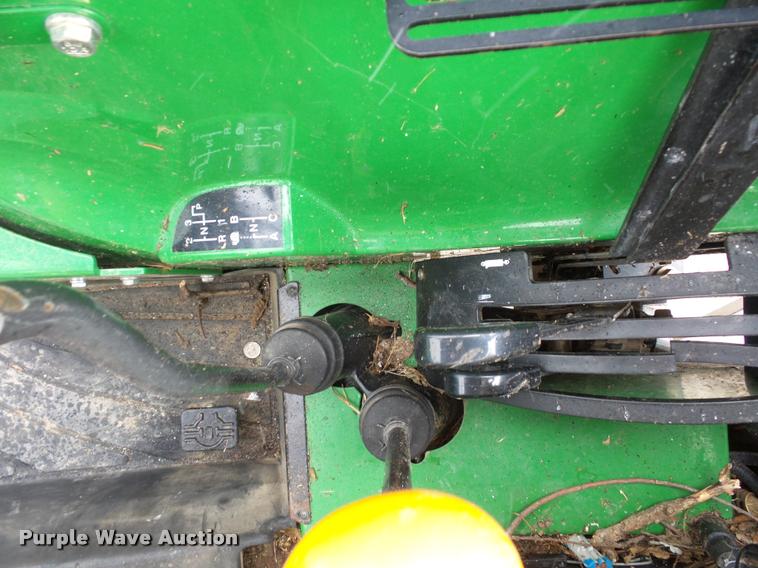 image for item J1558 2004 John Deere 5520 tractor