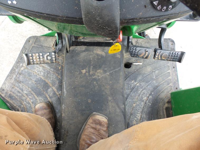 image for item J1558 2004 John Deere 5520 tractor