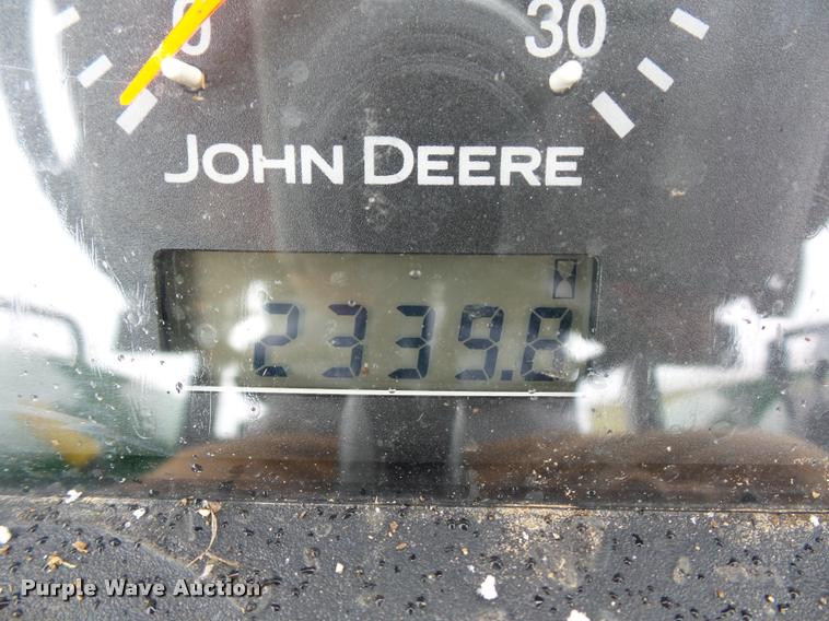 image for item J1558 2004 John Deere 5520 tractor