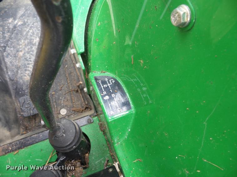 image for item J1558 2004 John Deere 5520 tractor