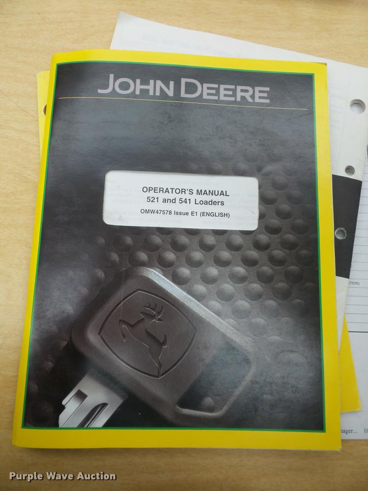 image for item J1558 2004 John Deere 5520 tractor