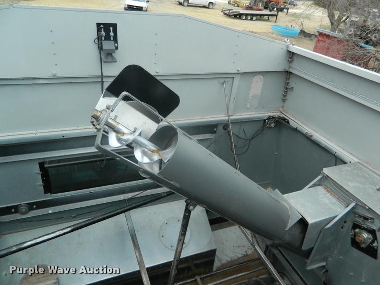 image for item K2704 2001 Gleaner C62 RWA combine