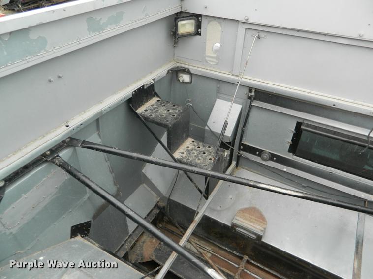 image for item K2704 2001 Gleaner C62 RWA combine