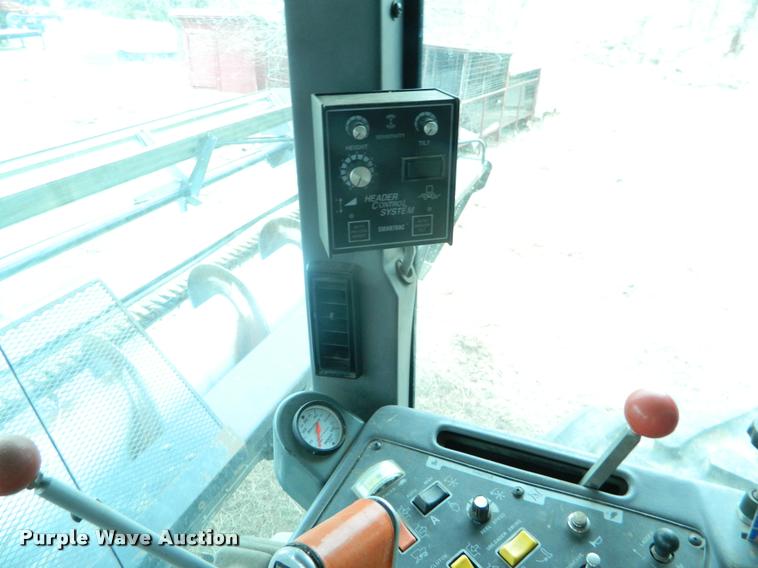 image for item K2704 2001 Gleaner C62 RWA combine