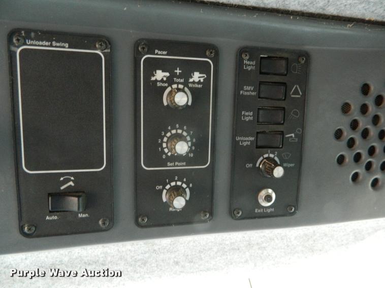 image for item K2704 2001 Gleaner C62 RWA combine