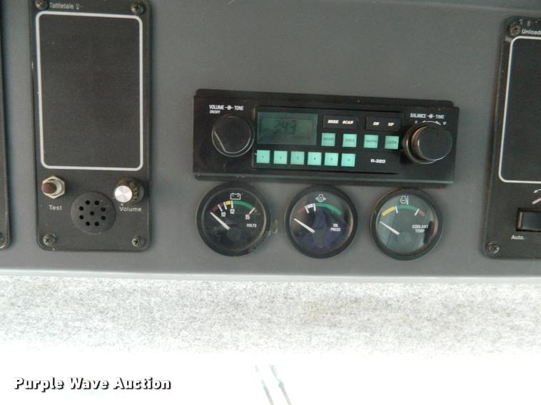 image for item K2704 2001 Gleaner C62 RWA combine