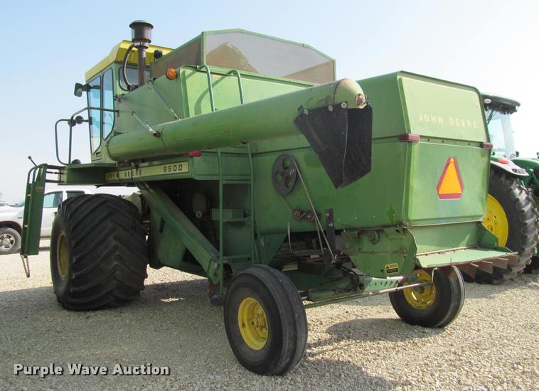 image for item K4962 John Deere 6600 combine