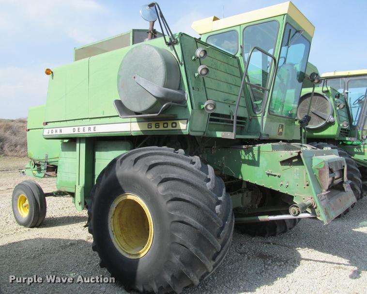 image for item K4962 John Deere 6600 combine