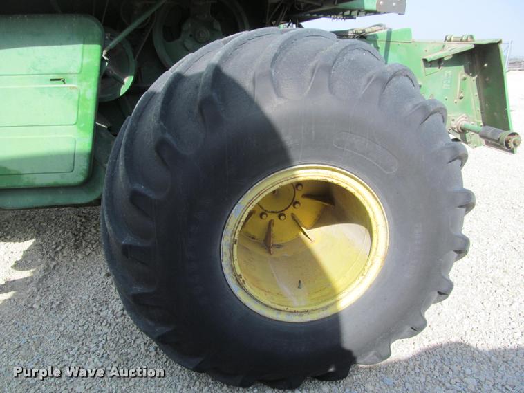 image for item K4962 John Deere 6600 combine