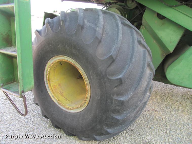 image for item K4962 John Deere 6600 combine