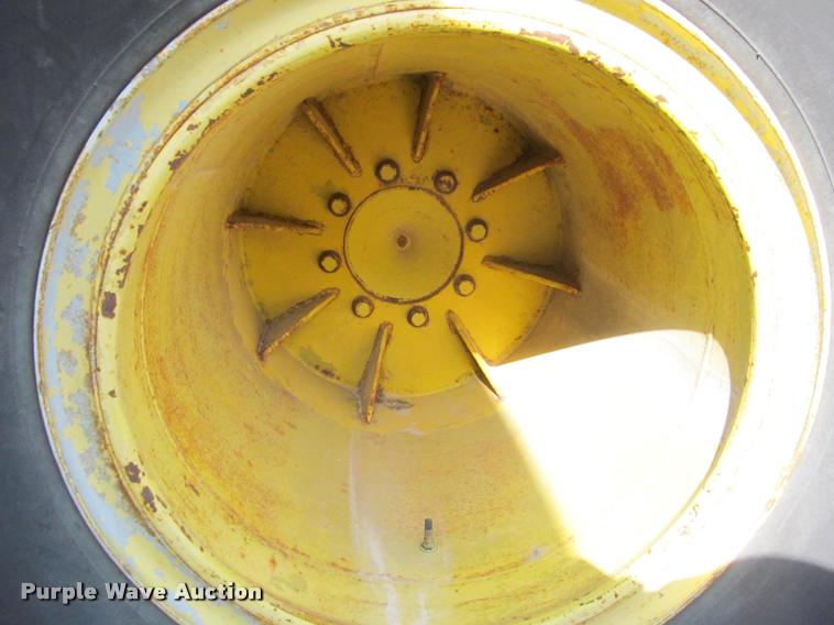 image for item K4962 John Deere 6600 combine