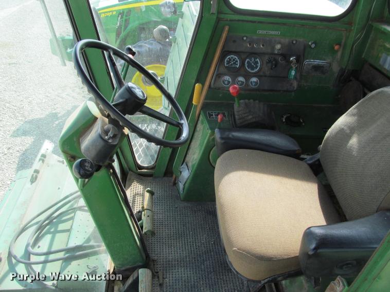 image for item K4962 John Deere 6600 combine