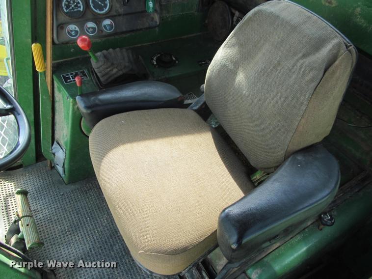 image for item K4962 John Deere 6600 combine