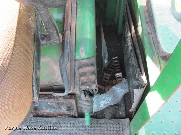 image for item K4962 John Deere 6600 combine