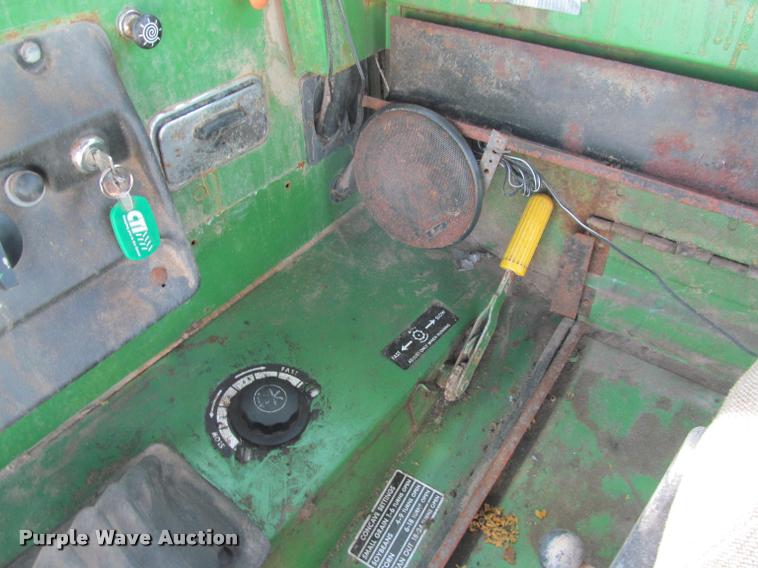 image for item K4962 John Deere 6600 combine