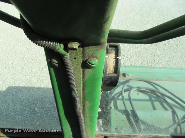 image for item K4962 John Deere 6600 combine