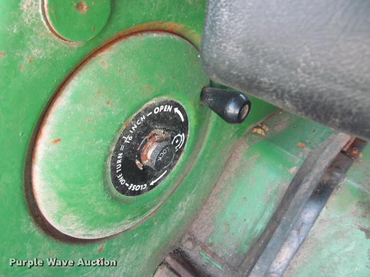 image for item K4962 John Deere 6600 combine