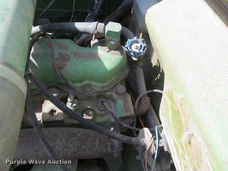 image for item K4962 John Deere 6600 combine