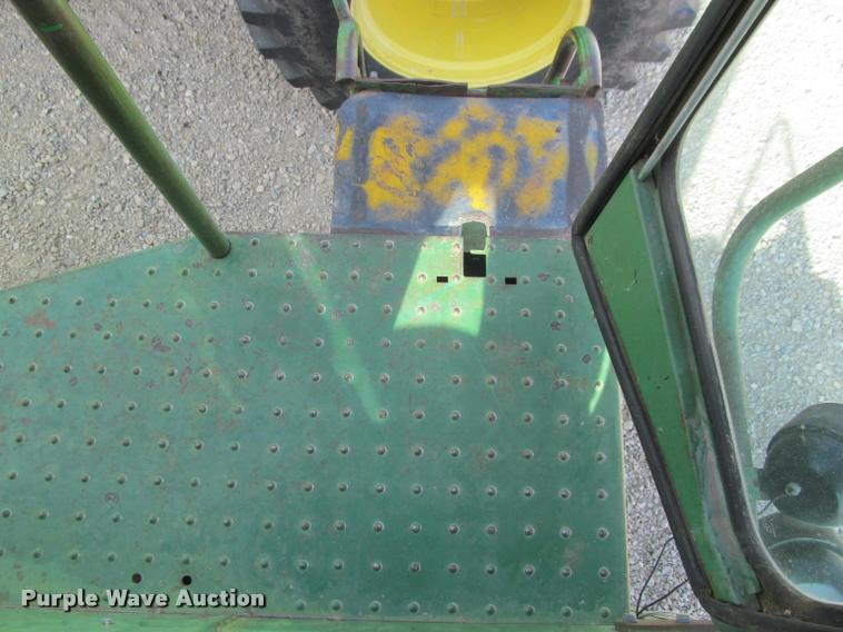 image for item K4962 John Deere 6600 combine