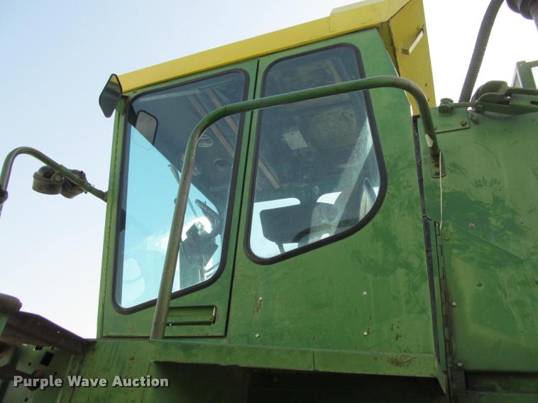 image for item K4962 John Deere 6600 combine