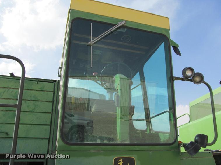 image for item K4962 John Deere 6600 combine