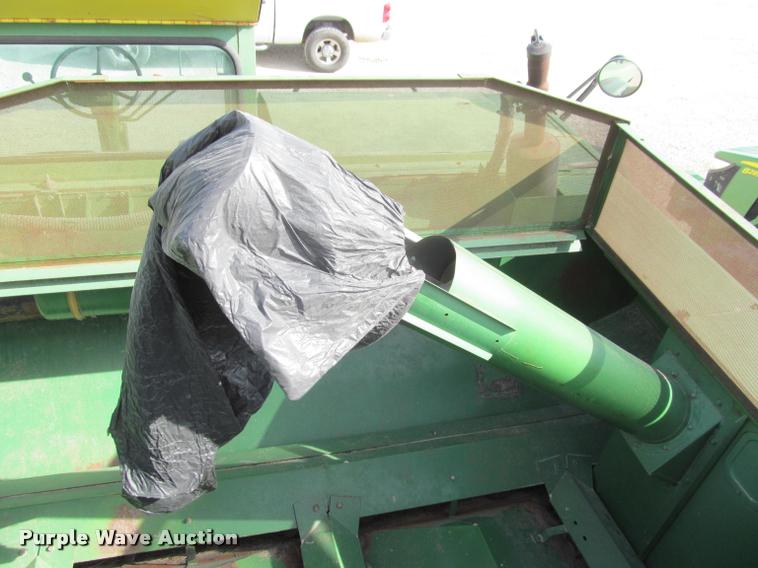 image for item K4962 John Deere 6600 combine