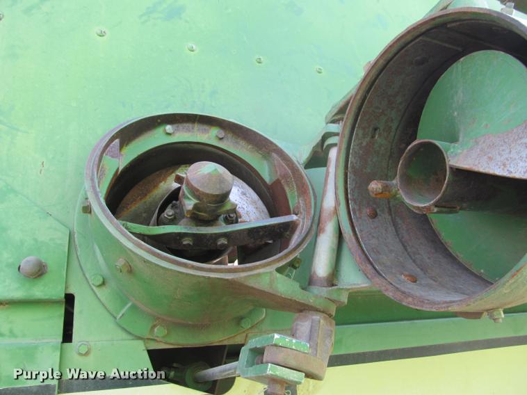 image for item K4962 John Deere 6600 combine