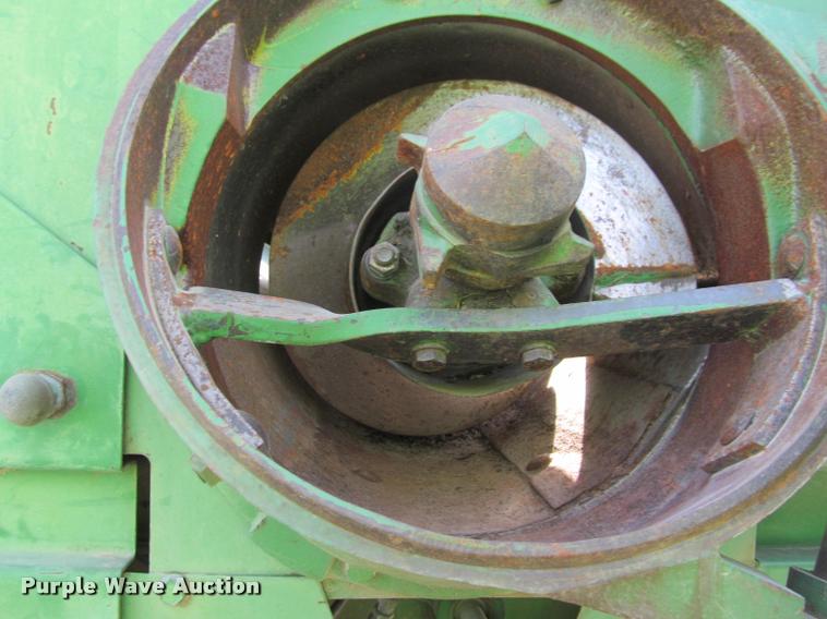 image for item K4962 John Deere 6600 combine