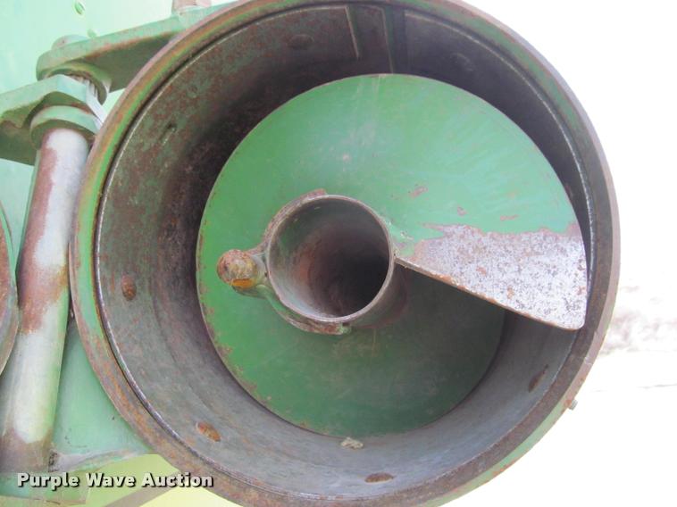 image for item K4962 John Deere 6600 combine