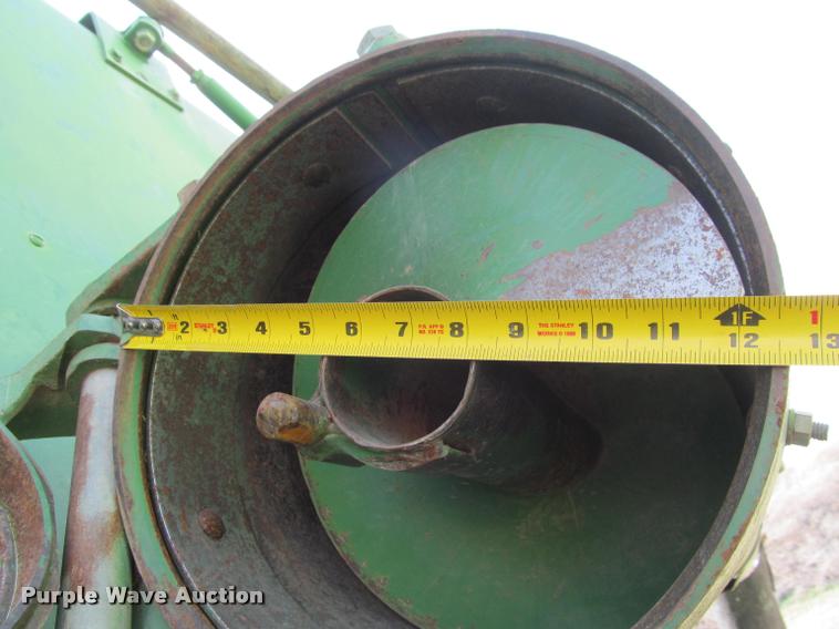 image for item K4962 John Deere 6600 combine