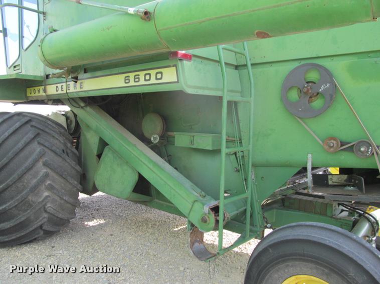 image for item K4962 John Deere 6600 combine